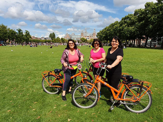 Image of group doing a private bike tour in Amsterdam.