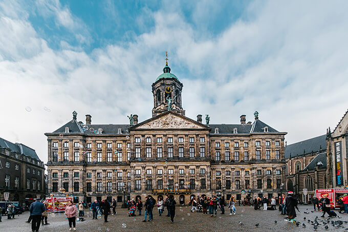 Image of the Dam Square in Amsterdam center