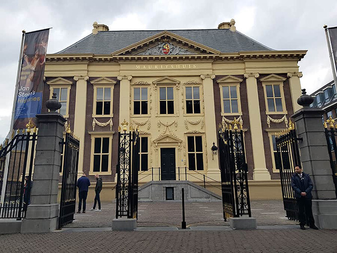 Image of Mauritshuis in The Hague.