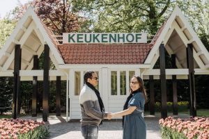Image of couple holding hands in front of the Keukenhof park