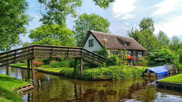 image of landscape in Giethoorn