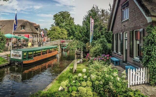 image of Giethoorn private tour