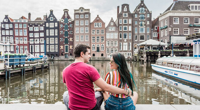 Image of couple doing a private walking tour in Amsterdam